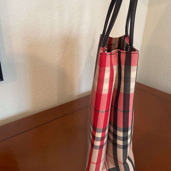 red plaid burberry purse